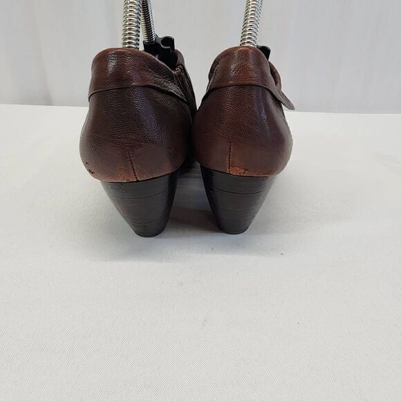 Bare Traps Rosey Brown Leather Pleated Ankle Zippered Boots Size 7.5 - Picture 4 of 9